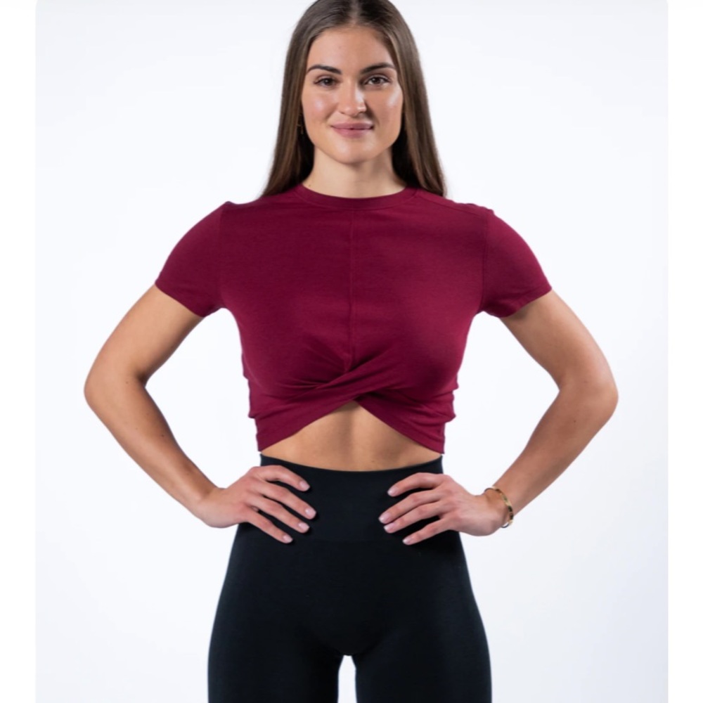 Alphalete EVO Twist Crop